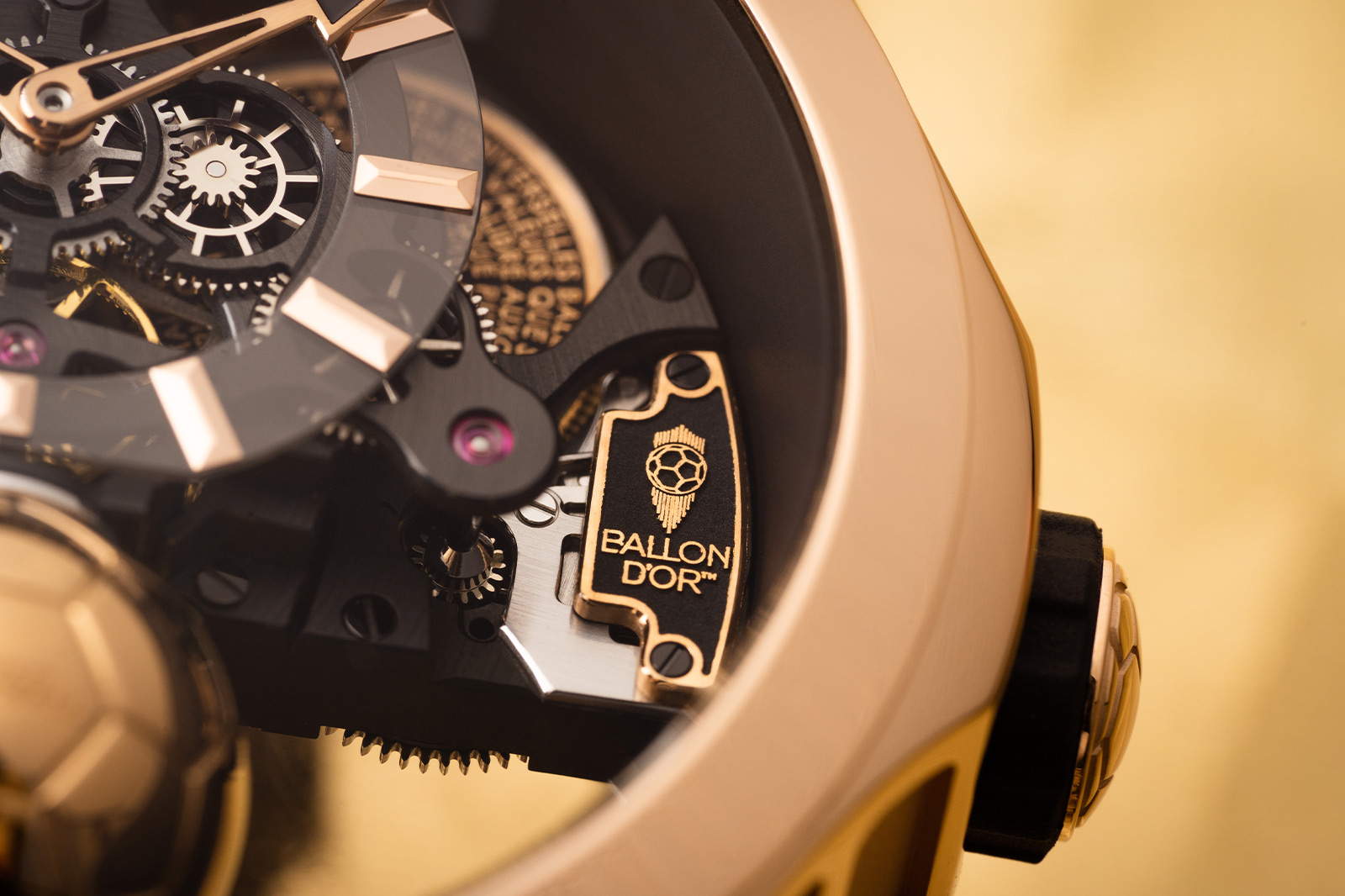 Purnell-Escape-Ballon-d-OrTM-dial-close-up